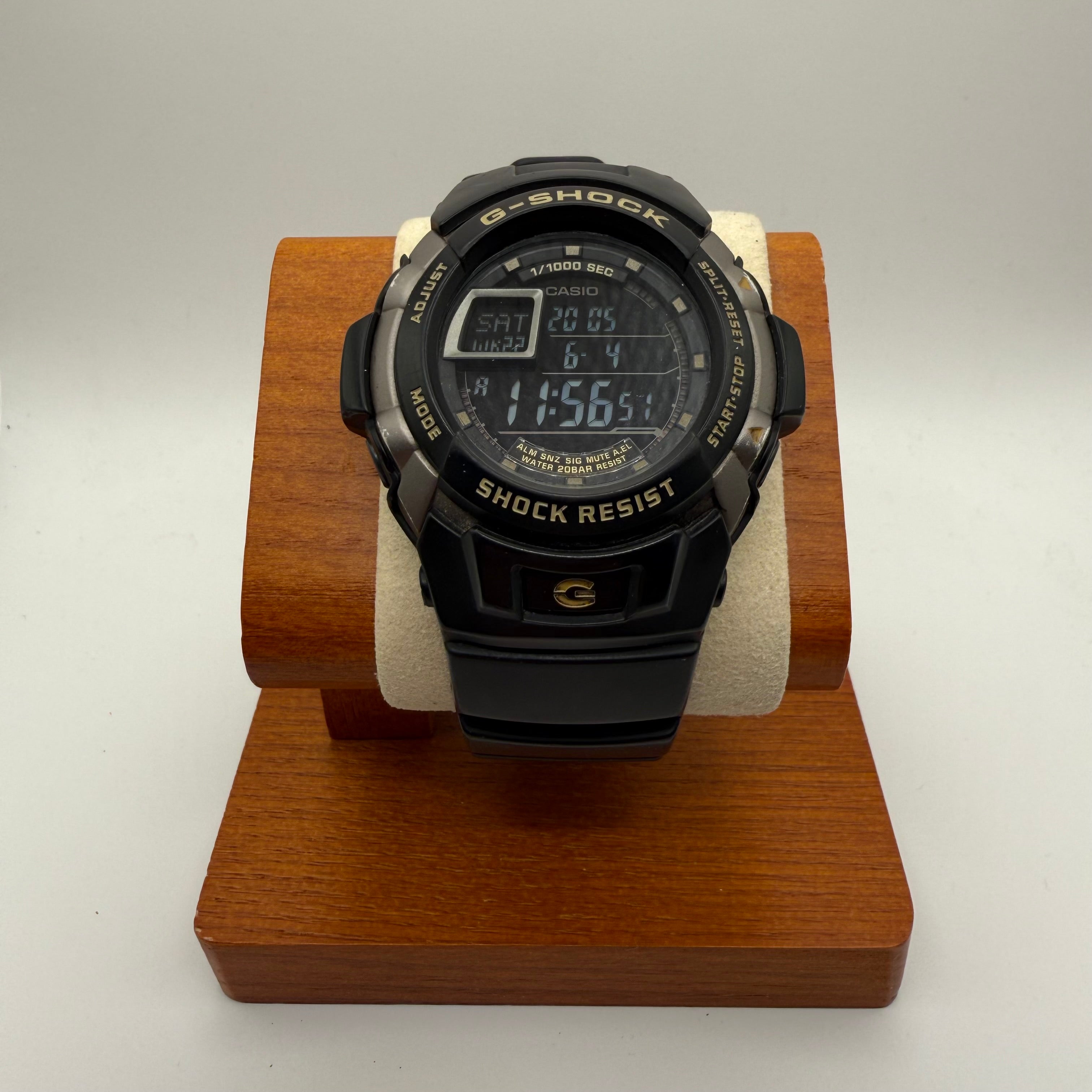Casio G-Shock DW-6900 Black & Gold-£39.99