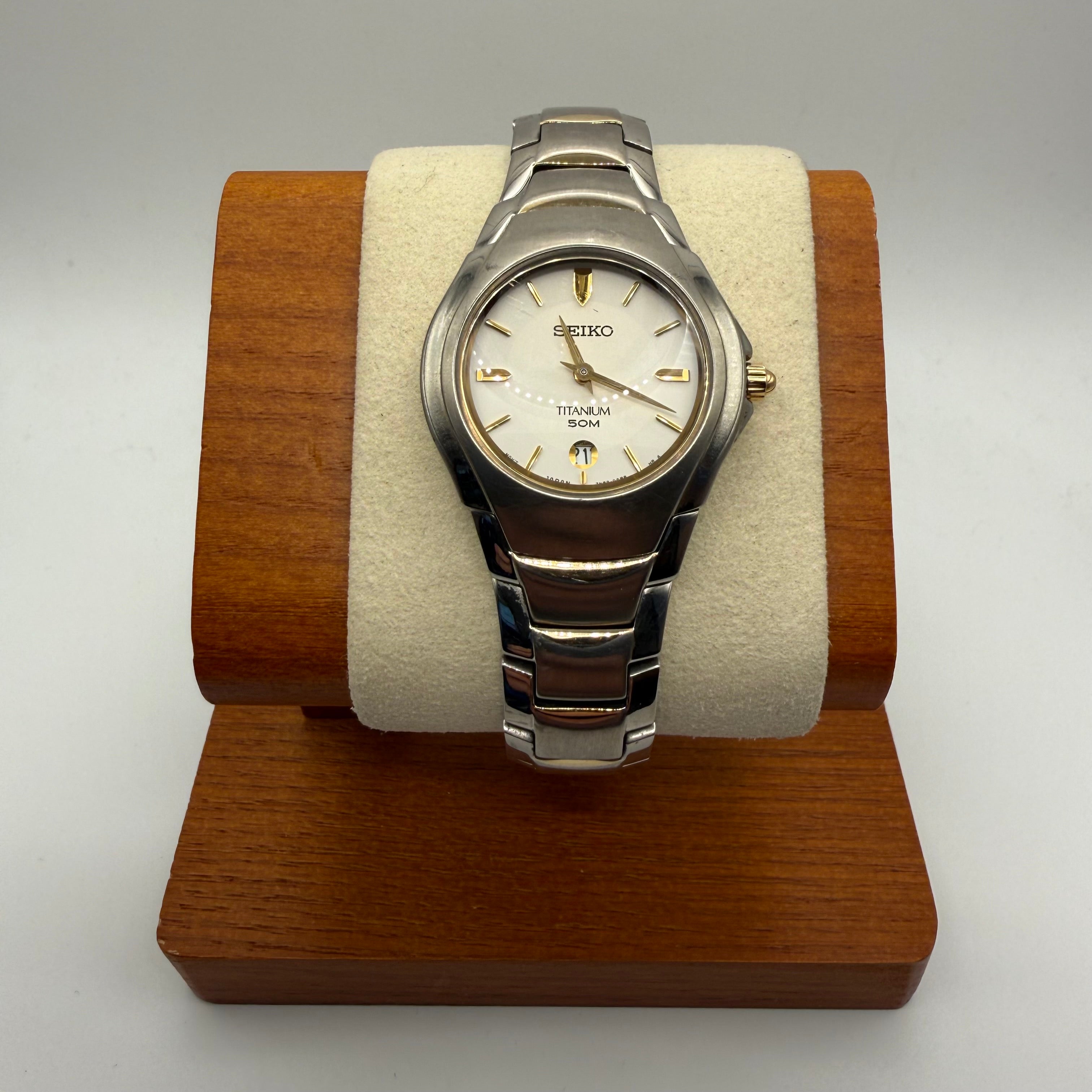 Seiko Titanium 50M White Dial Quartz Watch-£59.99