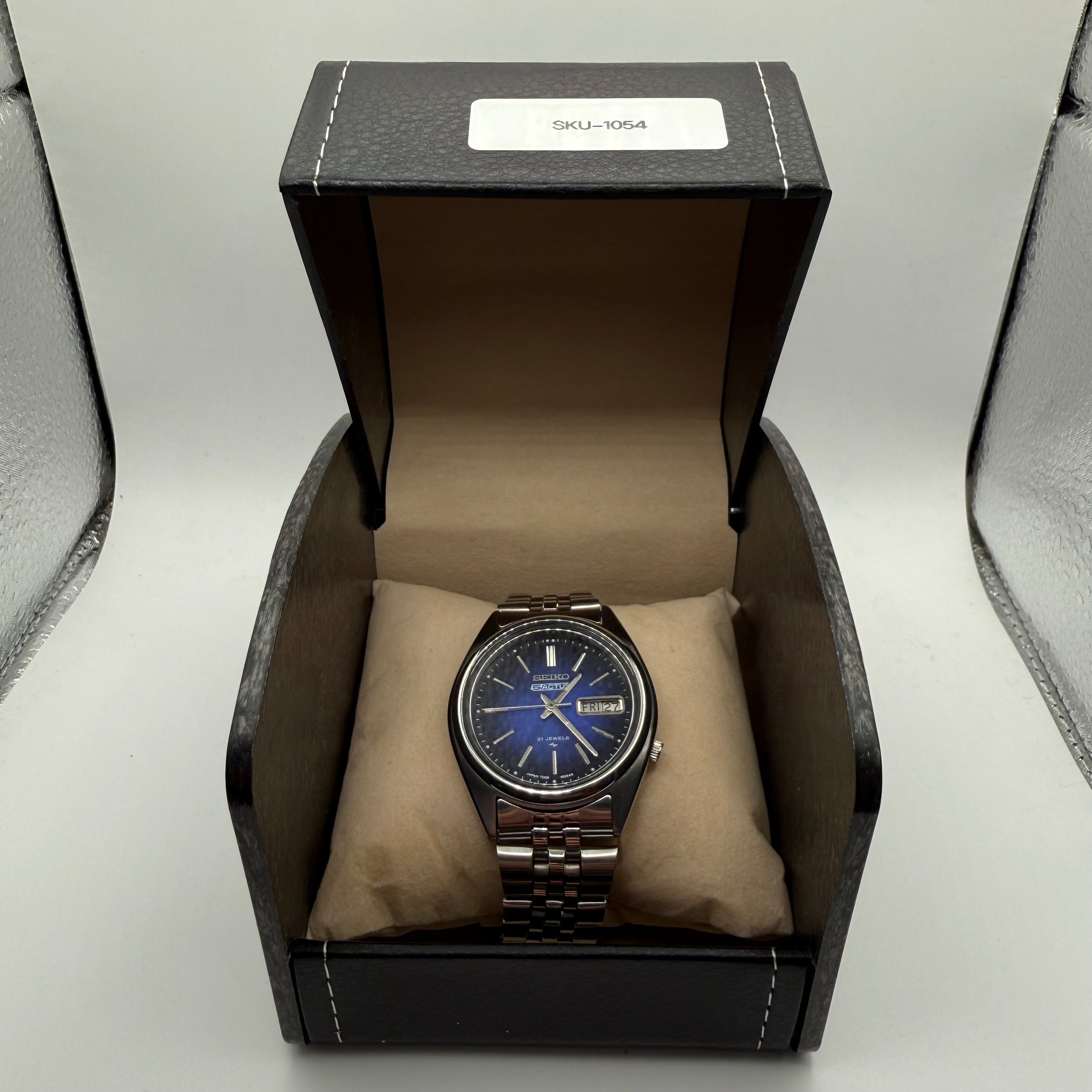 Seiko 5 automatic with a gorgeous deep blue sunburst dial, day-date-£129.99