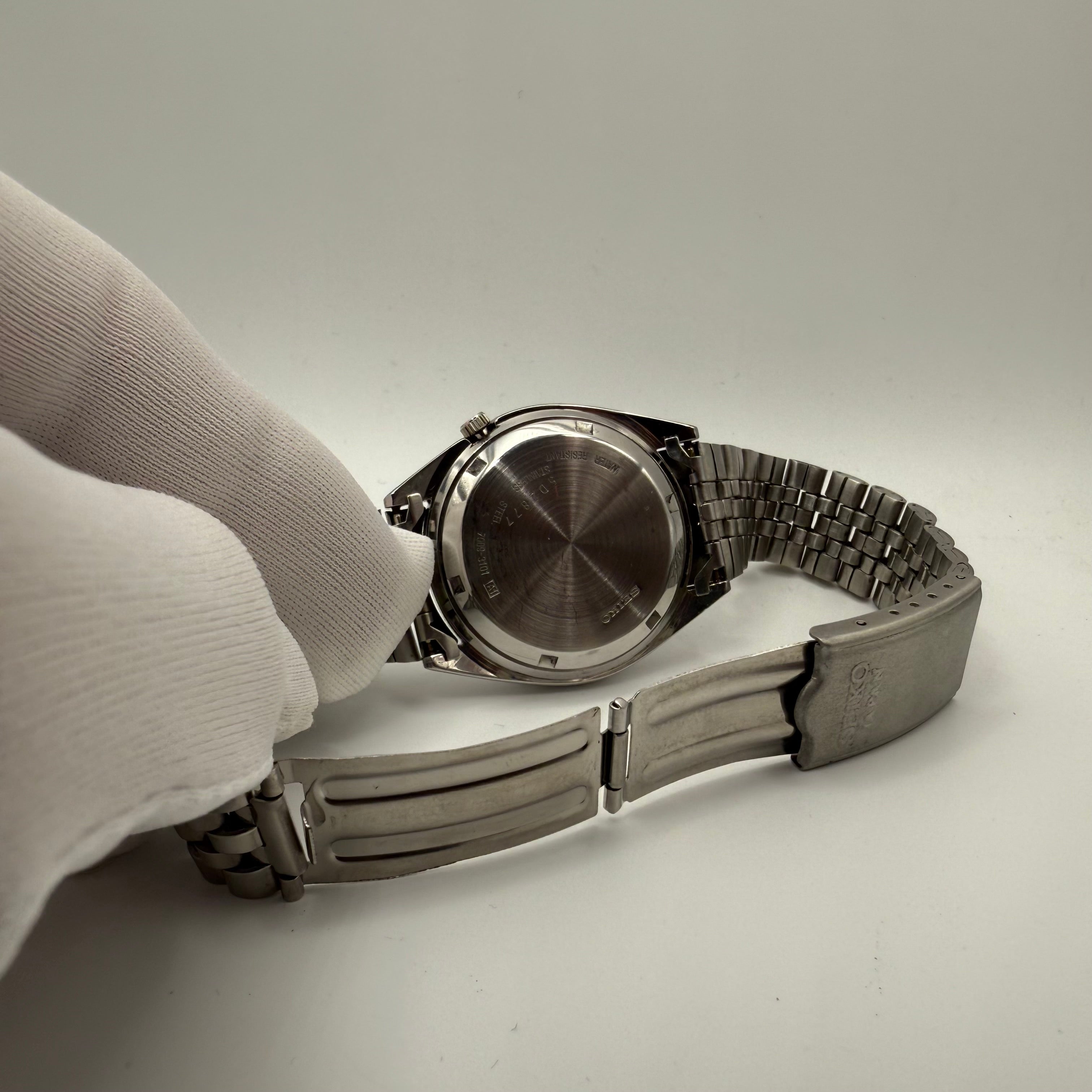 Seiko 5 automatic with a gorgeous deep blue sunburst dial, day-date-£129.99