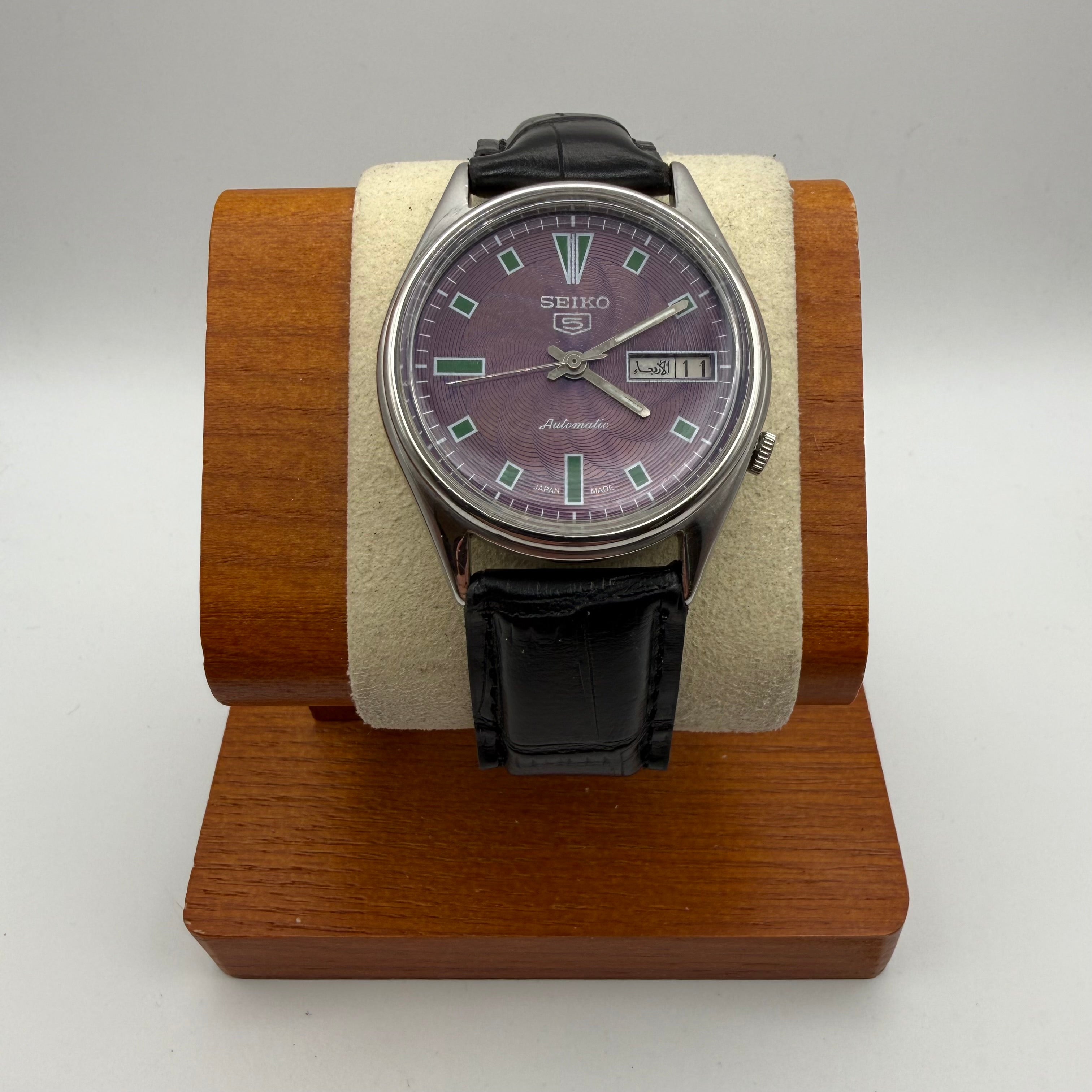 Seiko 5 Automatic Day-Date – Burgundy Textured Dial- £119.99