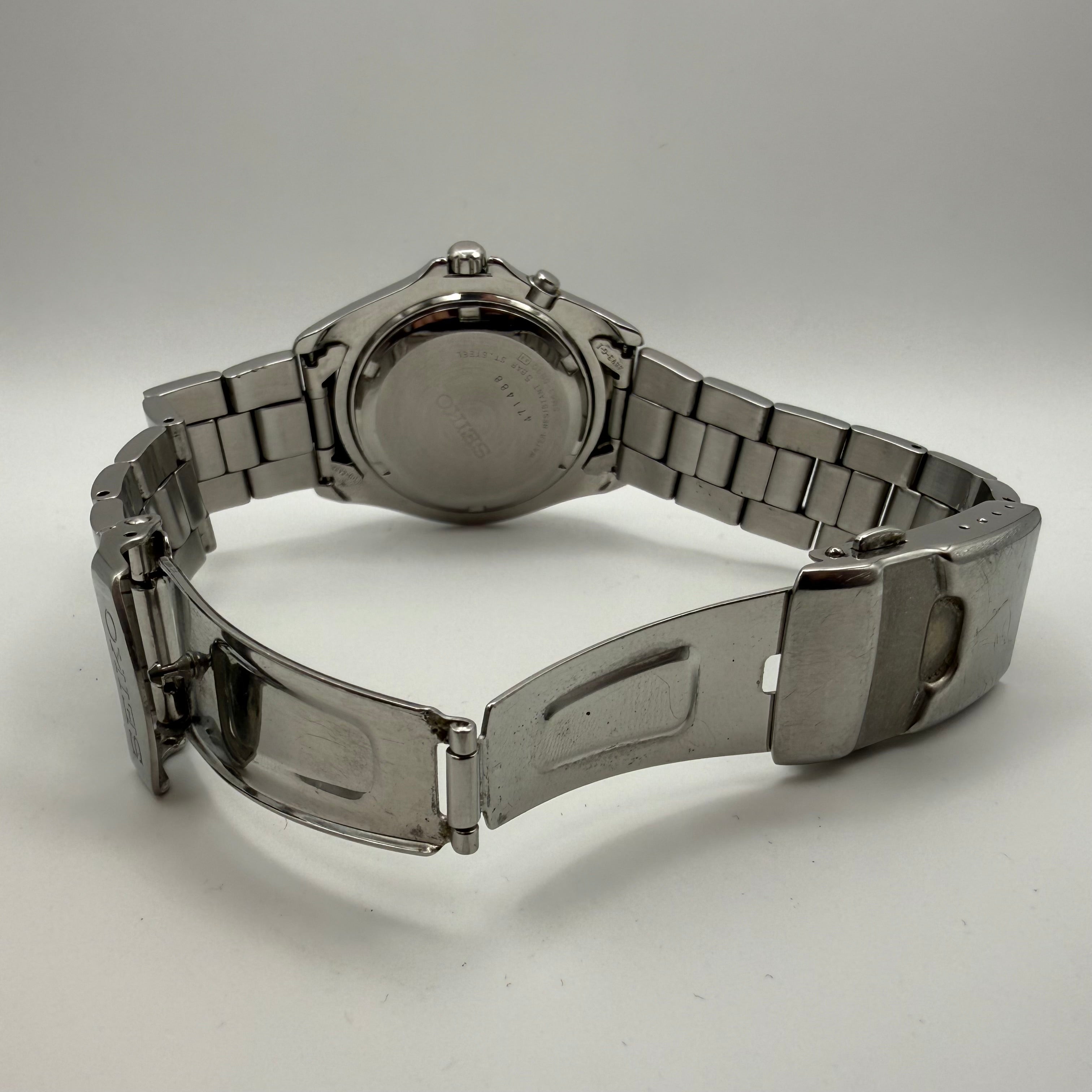 Seiko Kinetic 5M63-0B90 Day-Date Silver Dial- £109.99