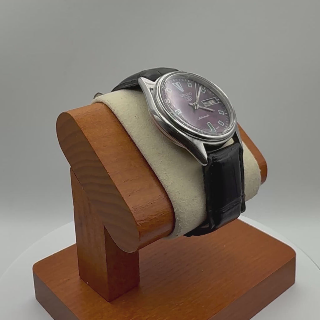 Seiko 5 Automatic Day-Date – Burgundy Textured Dial- £119.99