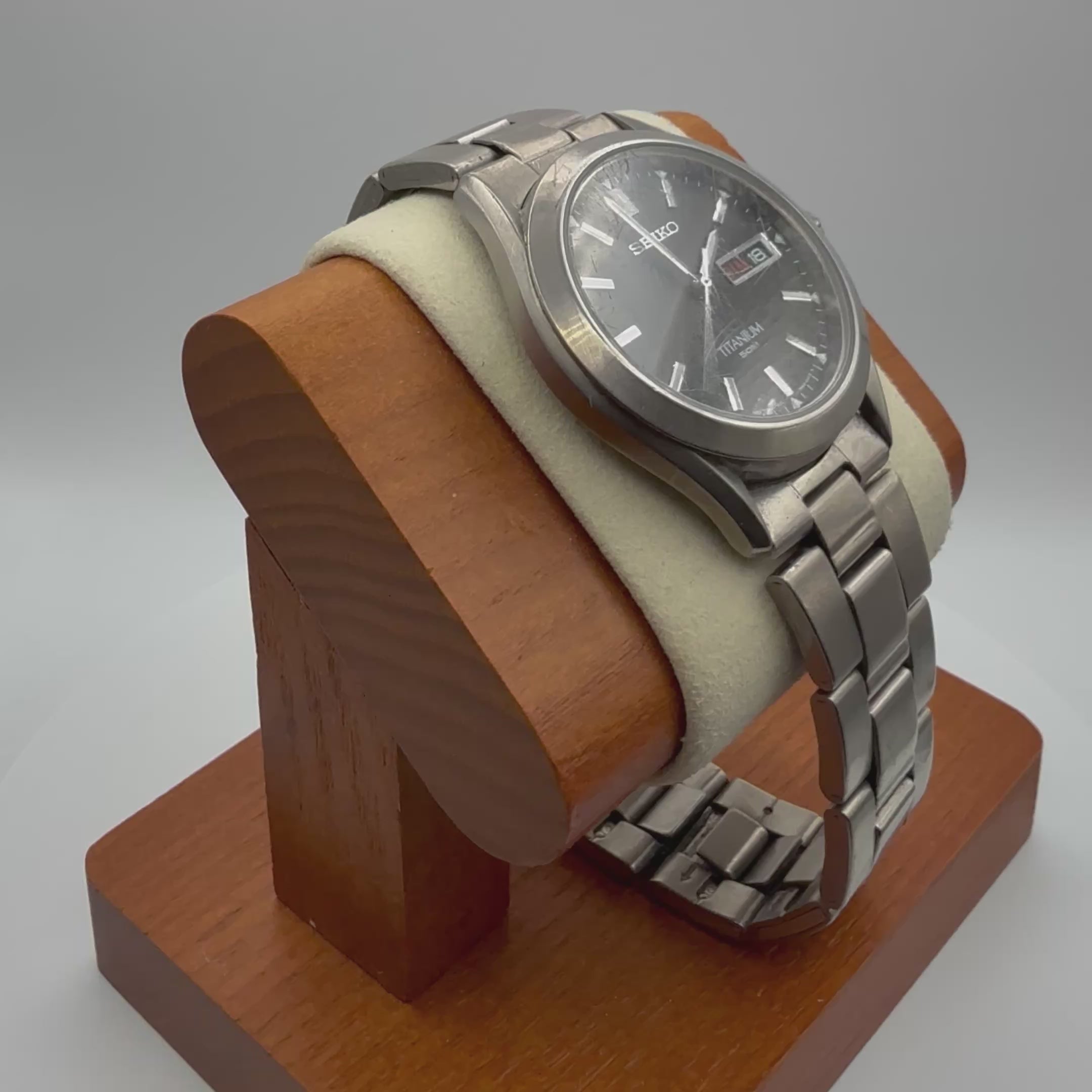 Seiko Titanium 50M Day-Date- £79.99