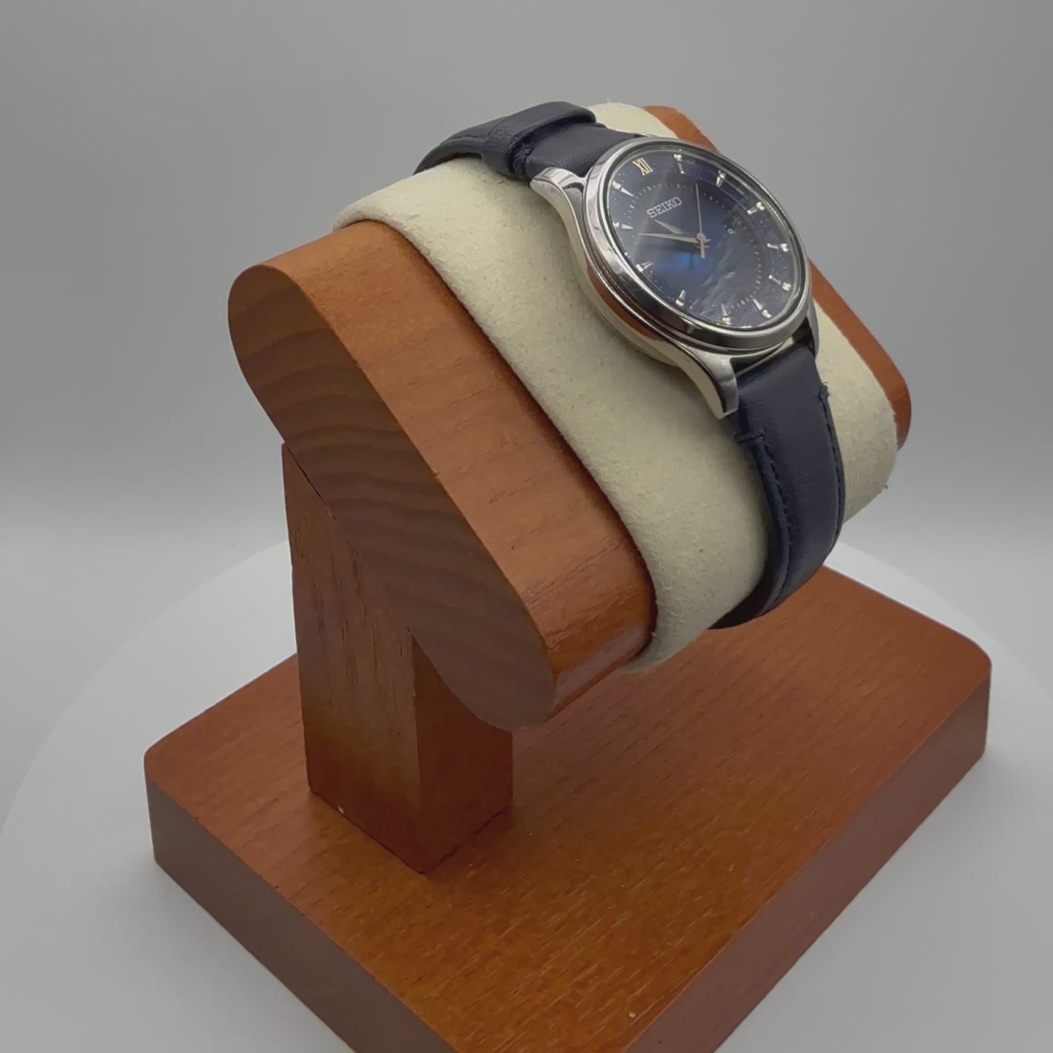 Seiko Solar (V137-0DP0) Blue Dial Dress Watch- £89.99